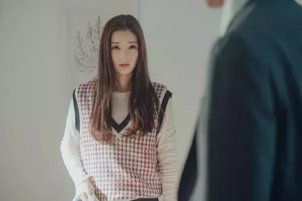 宮本茉由“菜穂”、夫のスーツから見知らぬピアスが…　『この愛は間違いですか』第3話【あらすじ】