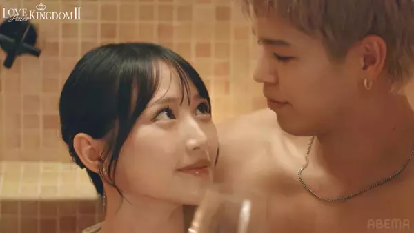 “モテすぎ”イケメン格闘家が伝説のレースクイーンと水着姿で泥を塗り合う　元AKB48は素直な思い「考えられない」