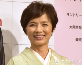 榊原郁恵、俳優の長男・渡辺裕太の舞台観劇へ　親子で並んだ記念ショット公開「お2人良く似ていて、ほほ笑えましいです」「素敵なお写真」