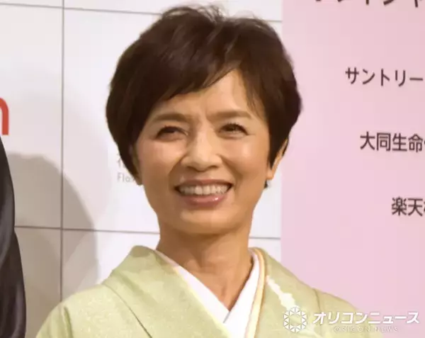 榊原郁恵、俳優の長男・渡辺裕太の舞台観劇へ　親子で並んだ記念ショット公開「お2人良く似ていて、ほほ笑えましいです」「素敵なお写真」