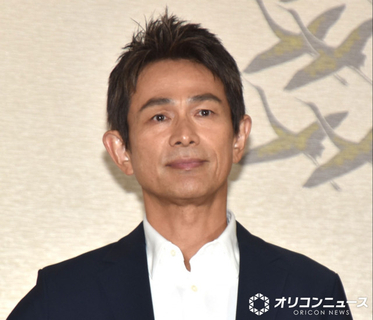 58歳・江口洋介、“イケオジ”の雰囲気漂うオフショット「大人の雰囲気がエモすぎ」「絵になる」　ギャップに絶賛の嵐
