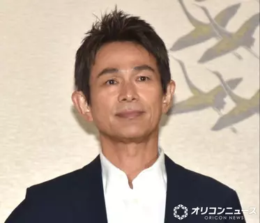 58歳・江口洋介、“イケオジ”の雰囲気漂うオフショット「大人の雰囲気がエモすぎ」「絵になる」　ギャップに絶賛の嵐