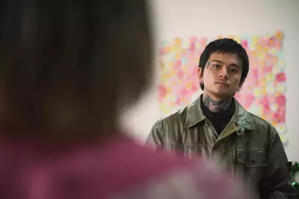 北村匠海、母（宮沢りえ）への複雑な思いをまなざしで表現　『しびれ』90秒予告解禁　テーマ曲は「愛の讃歌」カバー