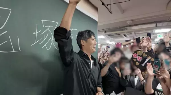 『GTO』“鬼塚英吉”反町隆史、仙台に緊急登場→大歓声「かっこいい！」「会いたかった！」