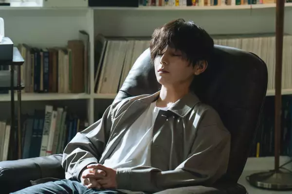 『一次元の挿し木』山田涼介＆白石聖、真相解決に向けて“協力”　第２話あらすじ