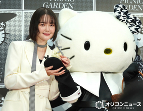 玉城ティナ、憧れのキティちゃんからプレゼント「一生の思い出になります」　おそろいの千鳥格子柄アピール