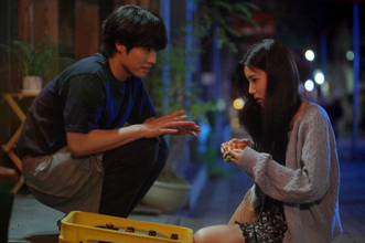 赤楚衛二、上着を脱いでカン・ヘウォンに…　「メロすぎてなに!?状態」「日本ドラマでこんなシーン見た事ない！」「恋の始まりって、見てるこっちもドキドキするね」反響続々『キンパとおにぎり』第1話【ネタバレあり】