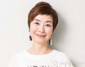 手塚理美、俳優の30歳次男と“豆まき2ショット”「お母さん似で凛々しい」「優しそうな息子さん」　元夫は真田広之