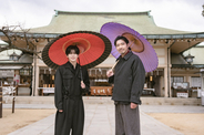 柄本佑＆長尾謙杜、大阪最古の神社に登場　「芸能上達絵馬」を奉納　したためた言葉を明かす