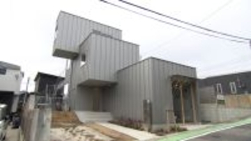 存在感ある新居、“あえて”階段だらけに→オンとオフのメリハリ実現【住人十色】