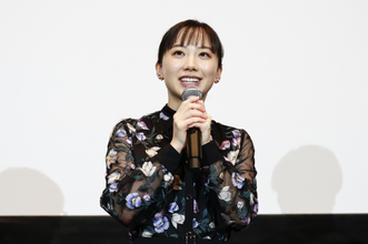 芦田愛菜が“なかなか出すことのない声”「体当たりで演じさせていただきました」　『果てしなきスカーレット』大阪舞台あいさつ