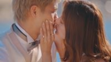 イケメン格闘家に“モテ女子”たちが猛アプローチ　元AKB48は甘い囁き＆“世界で最も美しい顔100人”選出のタレントは“指挟みキス”