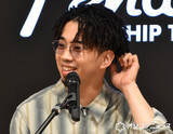 「手違い？ King Gnuのメンバー、JAL動画でまさかのガチCA体験姿　大反響「激ヤバ」「激レア」」の画像1