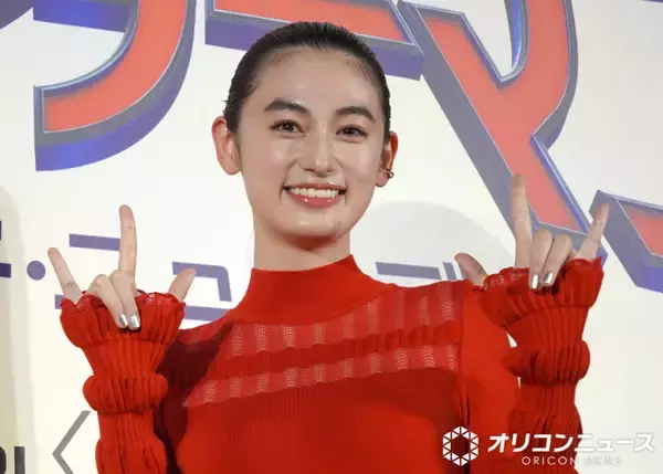 八木莉可子、真っ赤なニットのドレス姿　卒論のテーマにした『スパイダーマン』イベントに感激「感無量です」