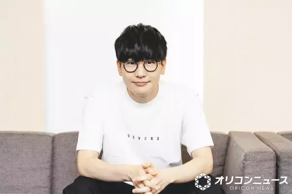 声優・花江夏樹、結婚してから10年！当時の式場で家族と記念撮影　「幸せな写真が見れて嬉しい」と大反響