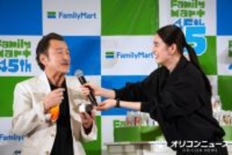 吉田鋼太郎＆八木莉可子、互いにマイクフォロー　”おむすび”頬張り満足げ