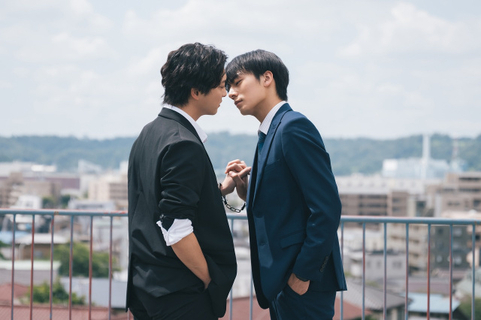 “特撮ヒーロー出身”渡部秀＆齋藤璃佑、顔面が急接近　新ドラマ『キスは捜査のあとで』第1話【あらすじ】