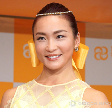 フィットネストレーナー・AYA、夫との“顔出し”ペアルックを紹介　幸せオーラに「ステキ夫婦」