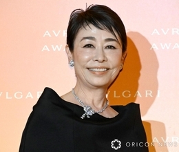 安藤優子、“ヴィンテージ”のブランドアイテム取り入れたお出かけコーデ披露　「素敵なワンピース」「大昔の物を着れる体型が羨ましい」と反響