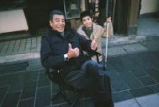 舘ひろし×眞栄田郷敦×尾上眞秀ら映画『港のひかり』キャストの素顔がのぞくオフショット