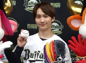 藤原丈一郎、おニューの”なにわ男子仕様”カラフルグローブに喜び「星も7つ…」