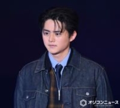 鈴鹿央士、『ガルアワ』メンノンモデル集合ステージでトップバッター　トラッドデニムスタイル披露