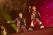 東方神起、20周年の集大成を日産スタジアムで刻む　ファンと作り上げた“RED OCEAN”【オフィシャルライブレポート】