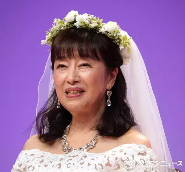 69歳・かたせ梨乃、純白ウエディングドレスで会見に　主演ドラマで“16歳自認”の61歳演じる「こんなダイナマイトな役は初めて」