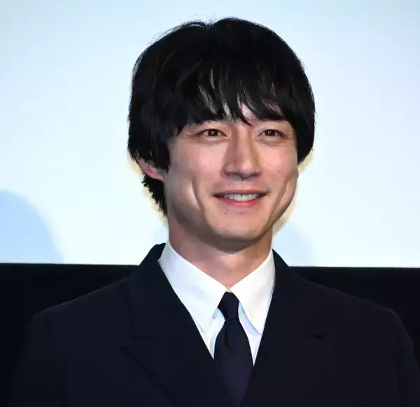 坂口健太郎、泣く芝居が多発　主演映画では早く泣きすぎで監督からカットかけられる