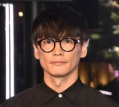 サカナクション・山口一郎、クラシカルな“高級SUV”との2ショット　SNS反響「めっちゃ似合う！」「私も乗りたいっっっ！」