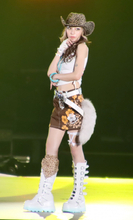 話題の『ラヴ上等』“Baby”鈴木ユリア、”ウェスタンスタイル”で登場　ドームでランウェイ【関コレ】