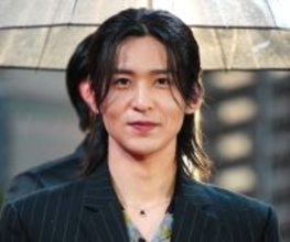 Snow Man目黒蓮、雨天の中ファンと交流→虹空に　約3ヶ月ぶり一時帰国に大歓声