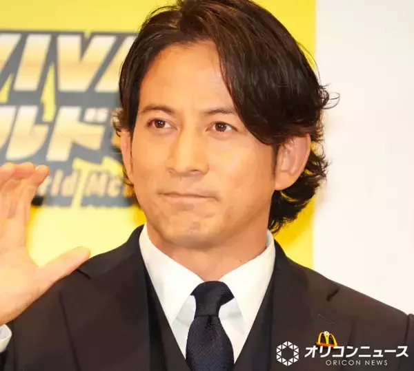 岡田准一、ゴールパフォーマンスで“OJポーズ”披露　中澤佑二のカズダンスに「最高です」