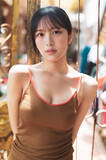「≒JOY逢田珠里依、1st写真集の先行カット公開　ブラウンのキャミ＆ボルドー水着姿」の画像1