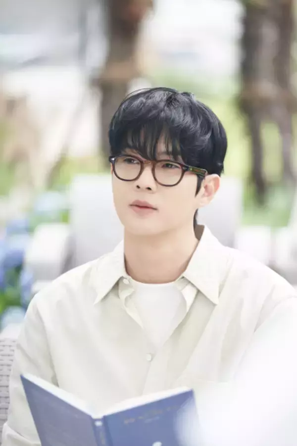 チェ・ウシク＆チョン・ソミン、“最初のキス”ショット公開　「すてきなカップル」「もっと2人の姿がみたい！」