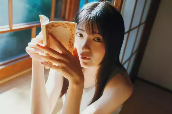 平川結月、初のカレンダーを発売　イメージは休日にふらりと小旅行　『キングオージャー』リタ・カニスカ役で人気