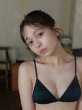 「蓬莱舞“たわわ感たっぷり”の色白美肌　青春×水着『Navy』創刊号で抜群のスタイル披露」の画像1
