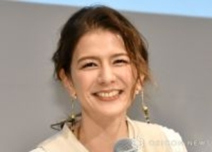 37歳・スザンヌ、美ボディまぶしい水着ショットに反響「スタイル良過ぎ」「脚が綺麗」