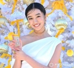 Koki, 抜群スタイル際立つ女神ドレス　冬の美容ルーティンを語る