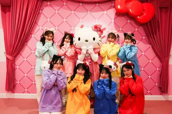 CUTIE STREET、ハローキティと対面＆かわいさ全開の“会話”　USJでドンキーコングも本気で楽しむ動画が公開