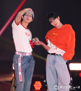 【ガルアワ】KO1KEYZ・RYOGA＆SIYOUNG、ライブからランウェイへ　息ぴったりポーズ披露
