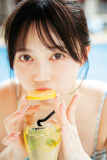 “アイドル界の美のアイコン”水瀬さらら、 初ランジェリーカット解禁　黒猫姿＆レモンをくわえたおちゃめな表情も