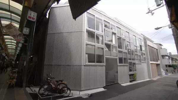 10坪の狭小住宅、存在感をなくす”テクニック”で開放感実現【住人十色】