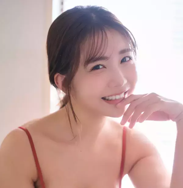 元アイドル・天羽希純、ショートカットのおデコ出しグラビア挑戦「恥ずかしいですがチャームポイントのゲジ眉見尽くしてください」