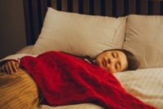 宮本茉由“菜穂”、酔いつぶれて戸塚祥太“徹”と寝室へ…　SNSやきもき「酔った女に手を出しちゃあかん」「飲み過ぎはよくないよー」『この愛は間違いですか』第3話【ネタバレあり】