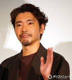「柄本佑、刑事役で“とにかくお茶を飲む”　東野圭吾さんの言葉明かされ驚き「急にすっごい汗かいてきた」」の画像1