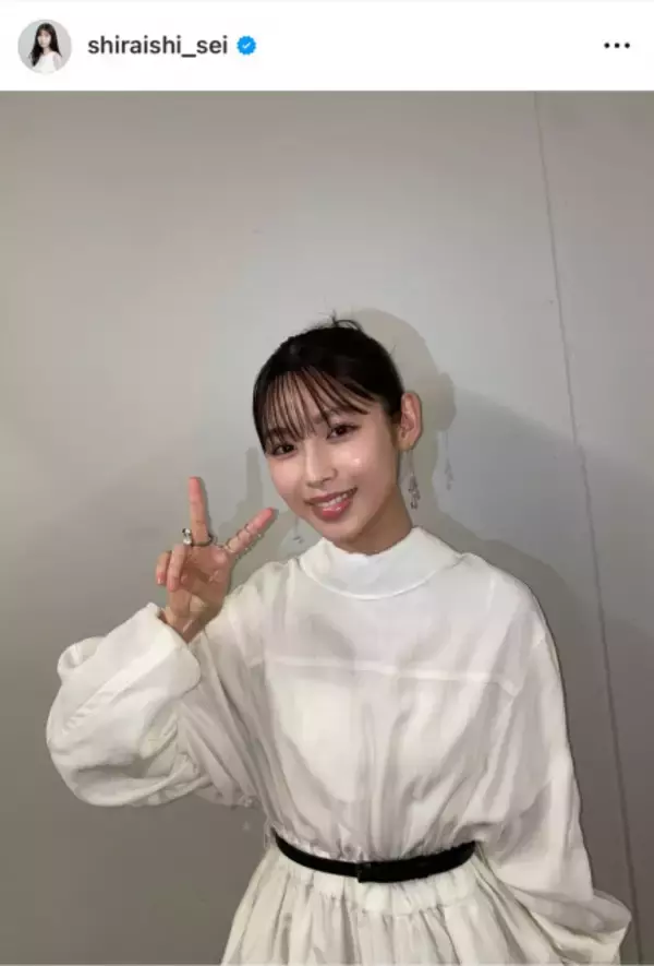 大河『豊臣兄弟！』出演も話題の白石聖、モノトーンコーデの笑顔ショット添え新年あいさつ「皆さま本年も宜しくお願い致します！」