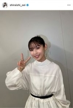 大河『豊臣兄弟！』出演も話題の白石聖、モノトーンコーデの笑顔ショット添え新年あいさつ「皆さま本年も宜しくお願い致します！」