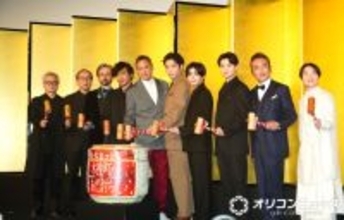 柄本佑主演『木挽町のあだ討ち』渡辺謙、長尾謙杜らキャストが集結　大ヒット願い鏡開き