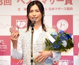 【ベストマザー賞】鮫島彩、1歳の息子のおむつ替えに奮闘　“追いかける時間も愛おしい”